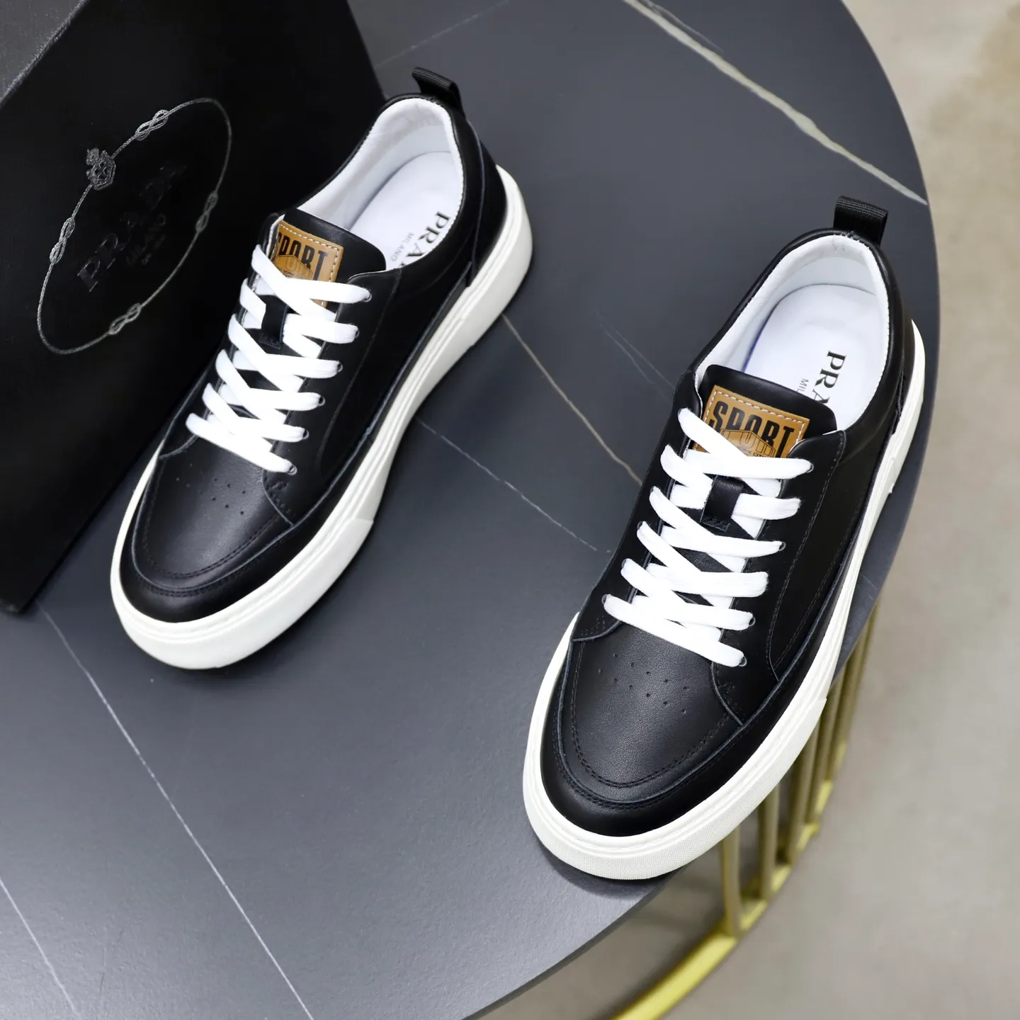 Ex-factory price: 442💰🙅‍♂️🙅‍♂️🙅‍♂️ Brand: PRADA Standard code: 38–44 (45 can be customized) Grade: Same as the official website Material: Original cowhide fabric Comfortable pigskin lining Lightweight wear-resistant outsole Style category: Men's fashionable casual shoes and boots Running sports shoes Distinguished luxury brand elements Top luxury Color: actual picture color
